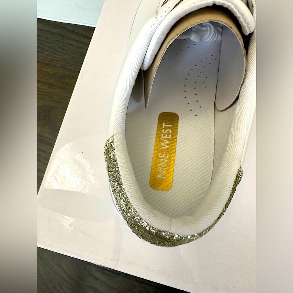#NWT!! Rare NINE WEST Gold Metallic Gatsby Sneakers Sz 9.5!! With Original Box! - Picture 5 of 7
